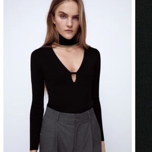 Zara chain keyhole turtleneck top M black